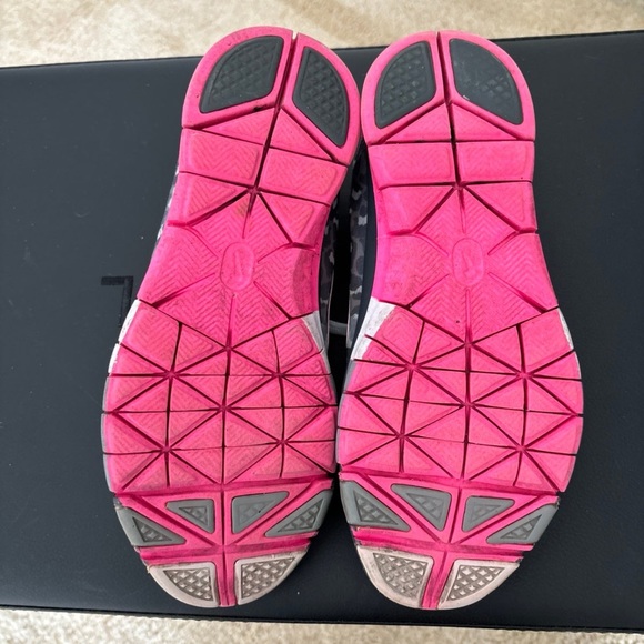 Women’s Nike cheetah print sneakers - Picture 5 of 6